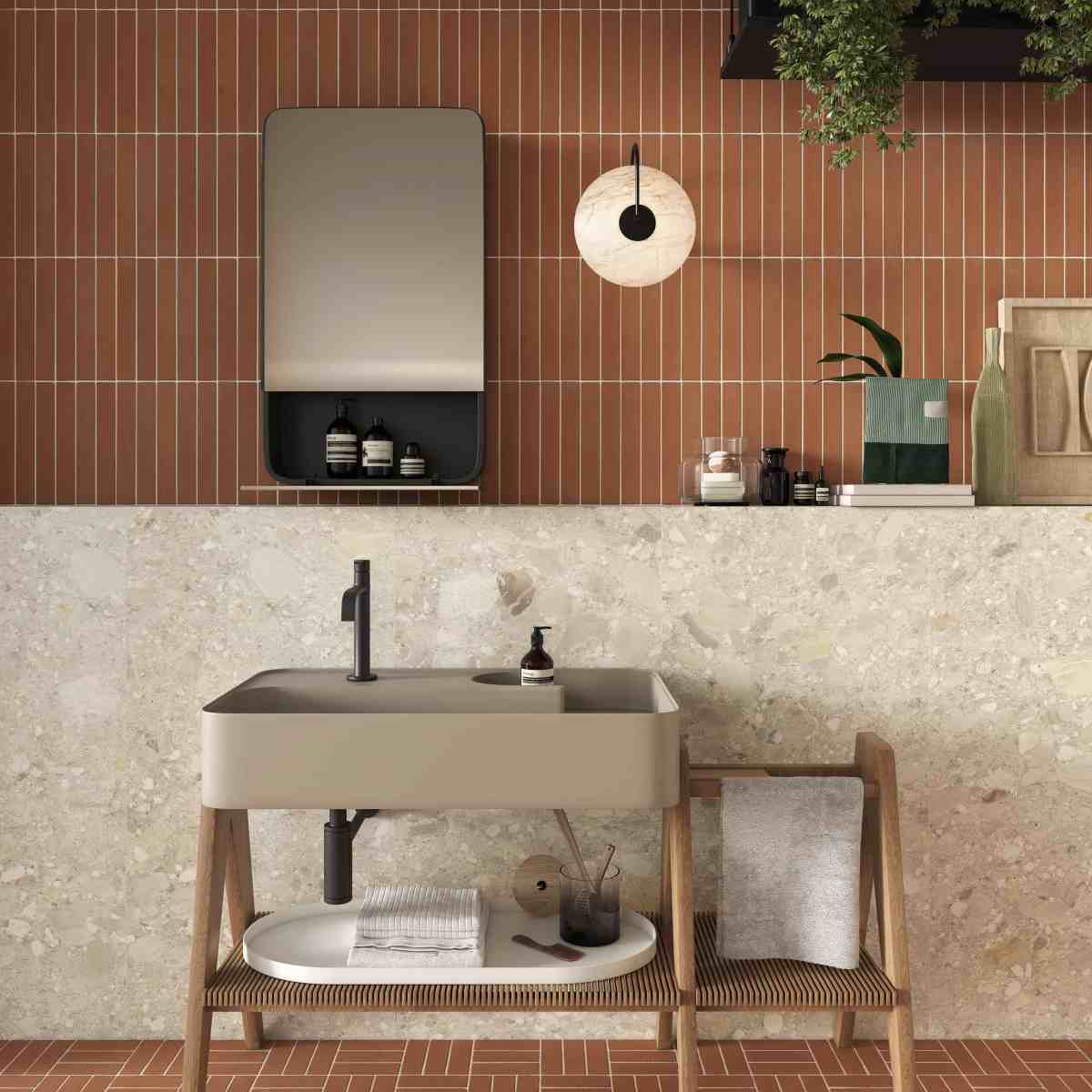 Terracotta wandtegels in badkamer