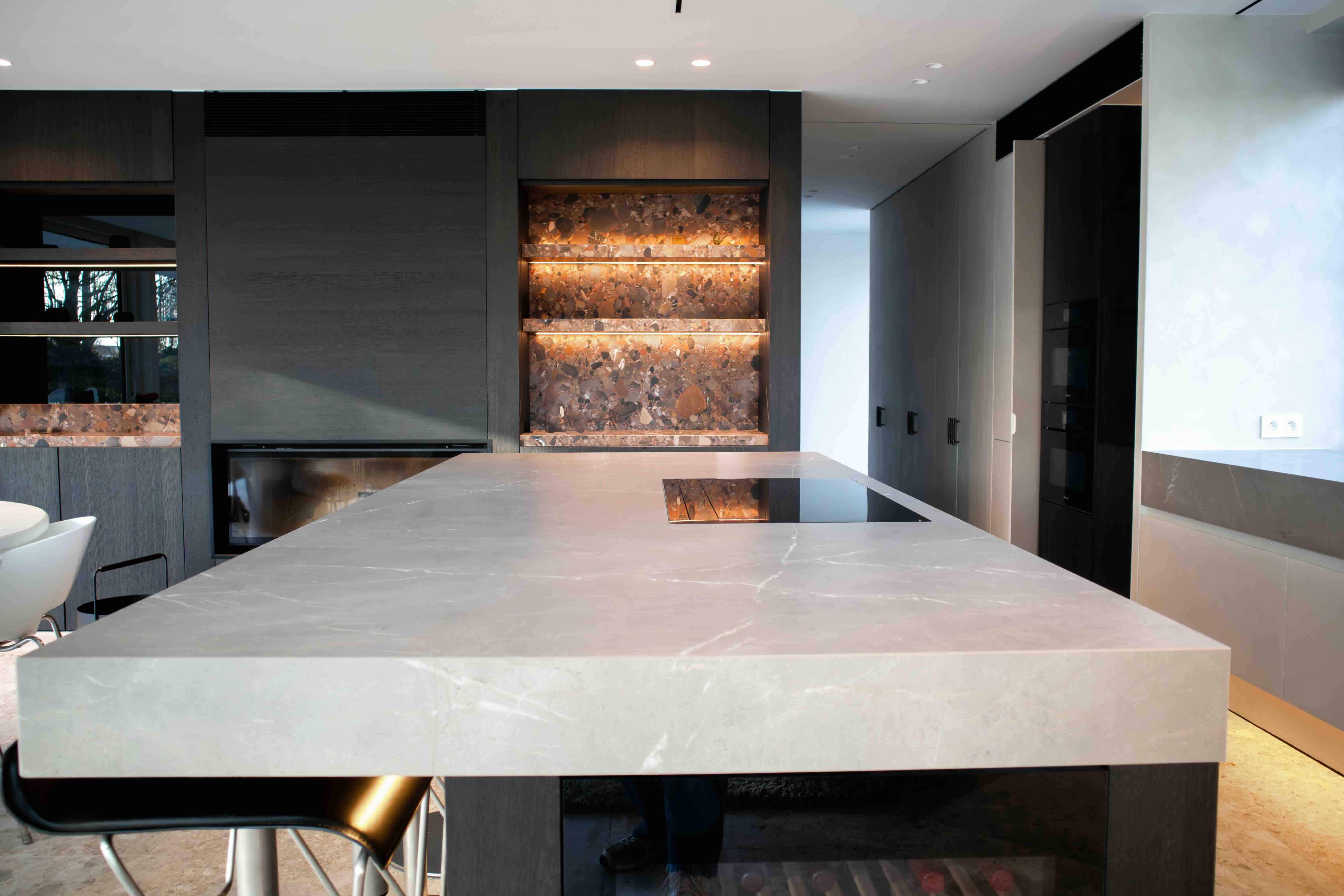 VILLA MET MAATWERK IN NATUURSTEEN